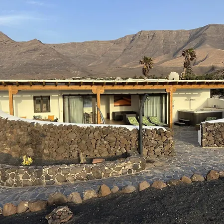 Daidas House - With Hot Whirlpool In Villa Famara